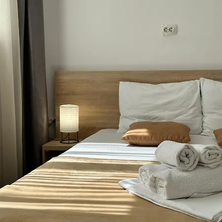 27 Rent 3* Boekarest